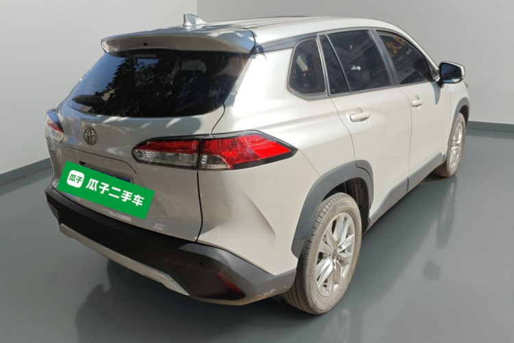 丰田 卡罗拉锐放 2022款 2.0L 先锋版车身外观7