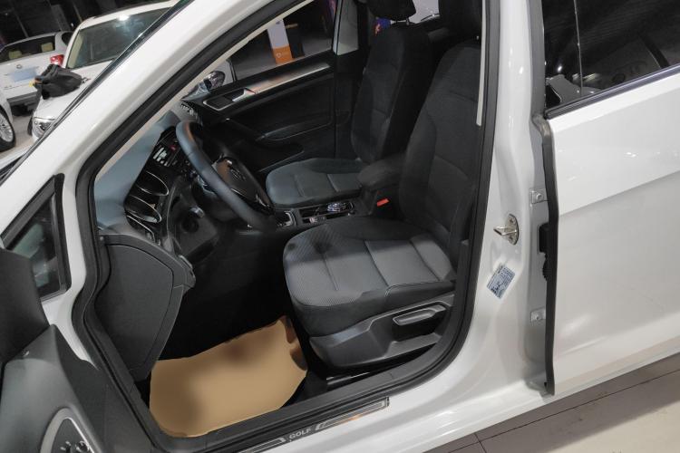 大众 高尔夫 2018款 230TSI 自动舒适型中控内饰19