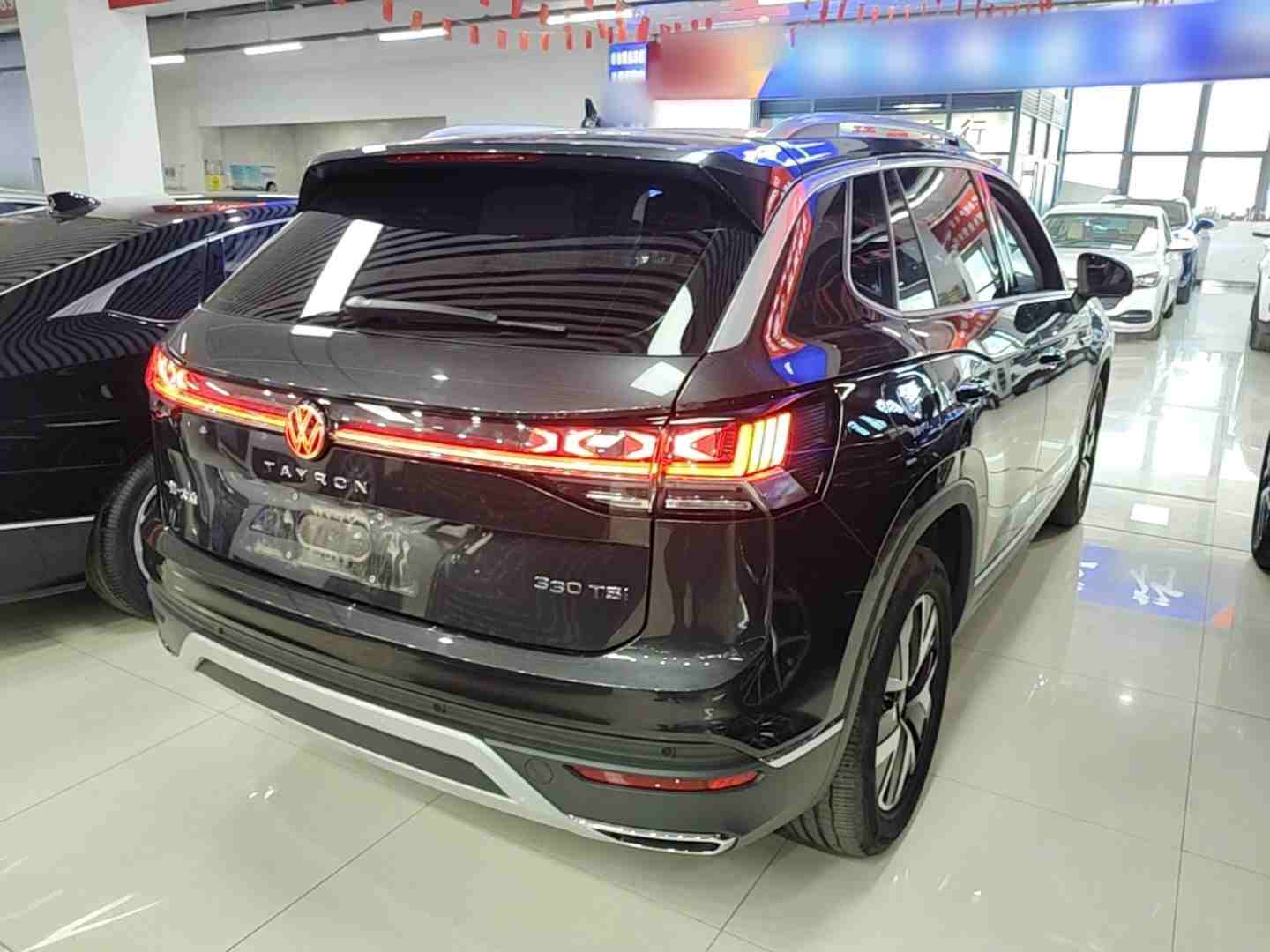 车辆右后45度外观展示