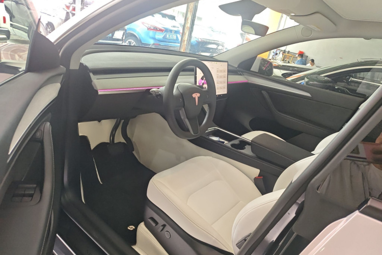 特斯拉 Model Y 2024款 后轮驱动版中控内饰7003