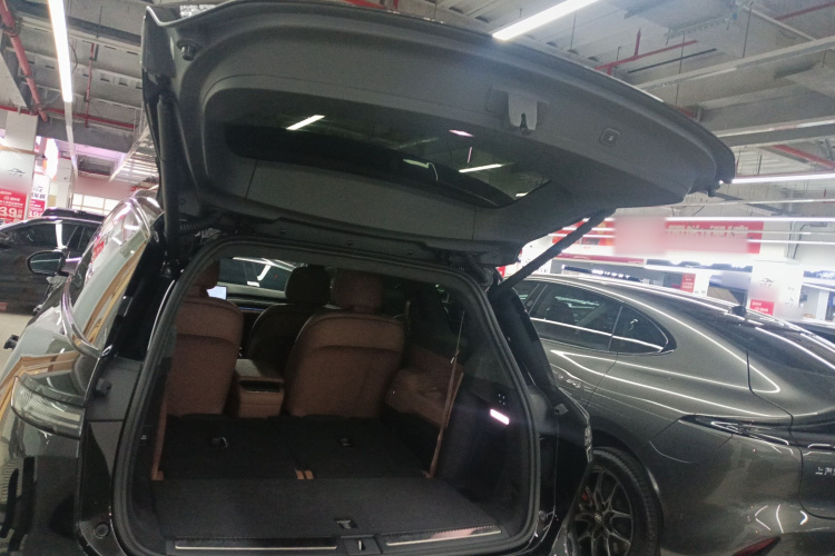 蔚来ES8 2023款 75kWh 行政版机舱底盘23