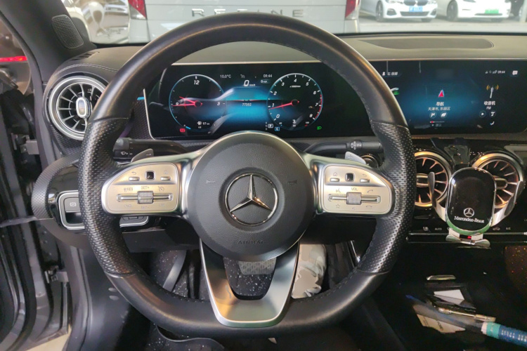奔驰A级 2020款 改款 A 200 L 运动轿车时尚型中控内饰13