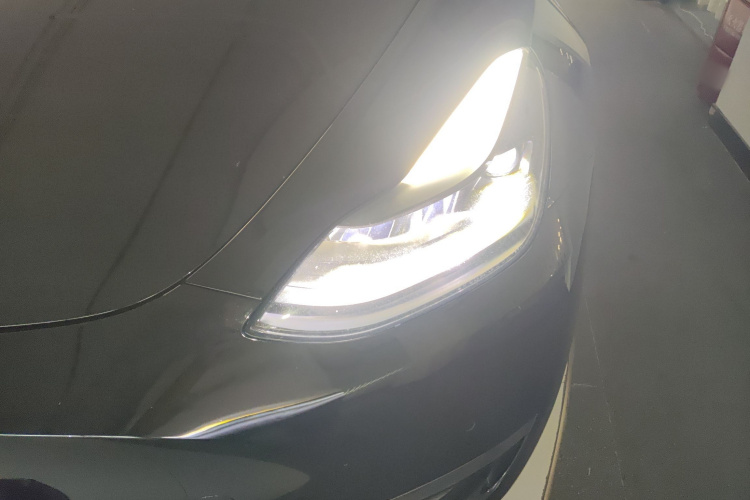 特斯拉 Model Y 2021款 长续航全轮驱动版 3D7局部细节36