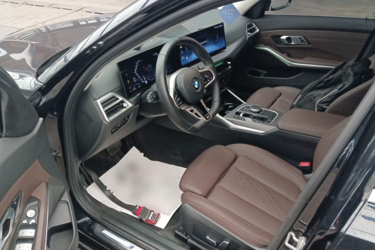 宝马3系 2025款 325i M运动套装中控内饰7003