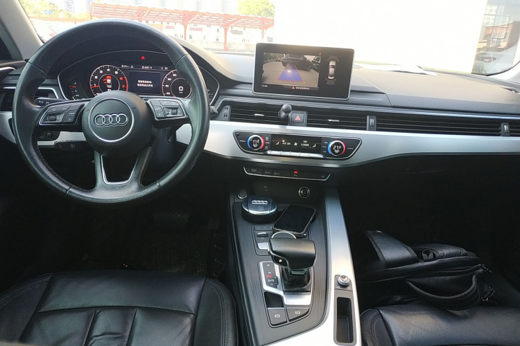 奥迪A4L 2018款 30周年年型 40 TFSI 时尚型中控内饰7002