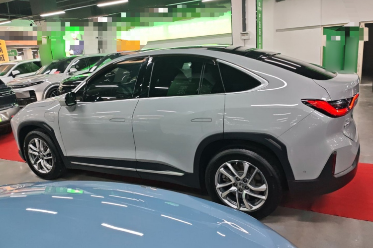 蔚来EC6 2020款 605KM 运动版车身外观4