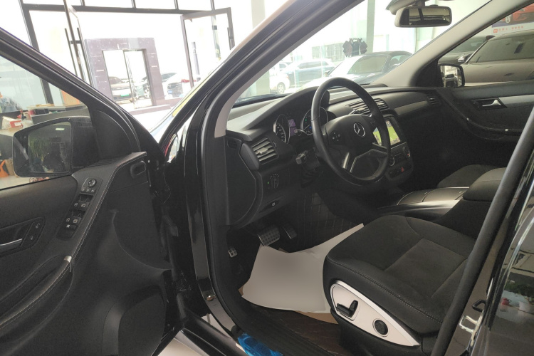 奔驰R级 2014款 R 320 4MATIC 商务型中控内饰20