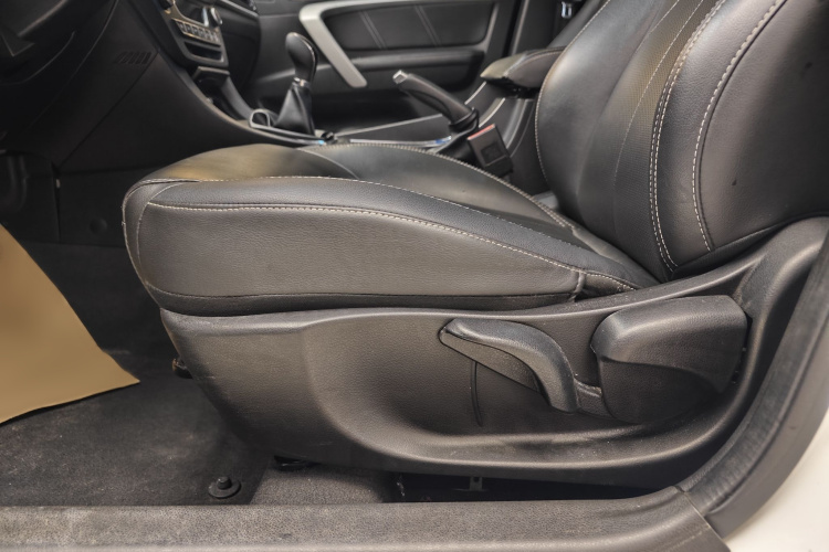 吉利汽车 帝豪 2017款 三厢百万款 1.5L 手动向上版中控内饰7013