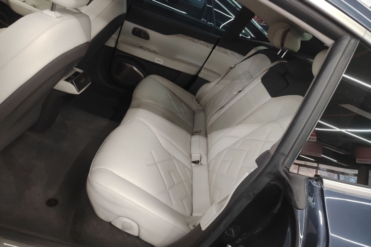 蔚来ET7 2022款 100kWh 首发版中控内饰21