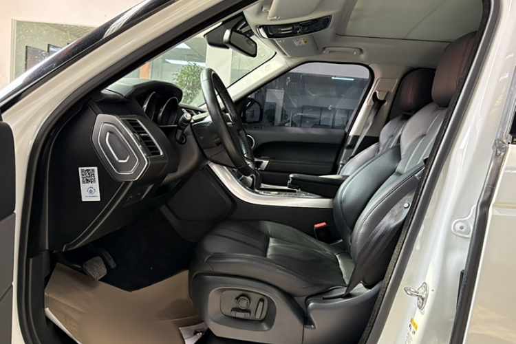 路虎 揽胜运动版 2016款 3.0 SC V6 SE中控内饰7007