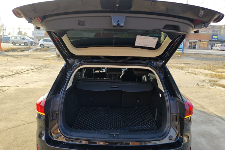 魏牌 VV6 2021款 2.0T 四驱智驭+机舱底盘23