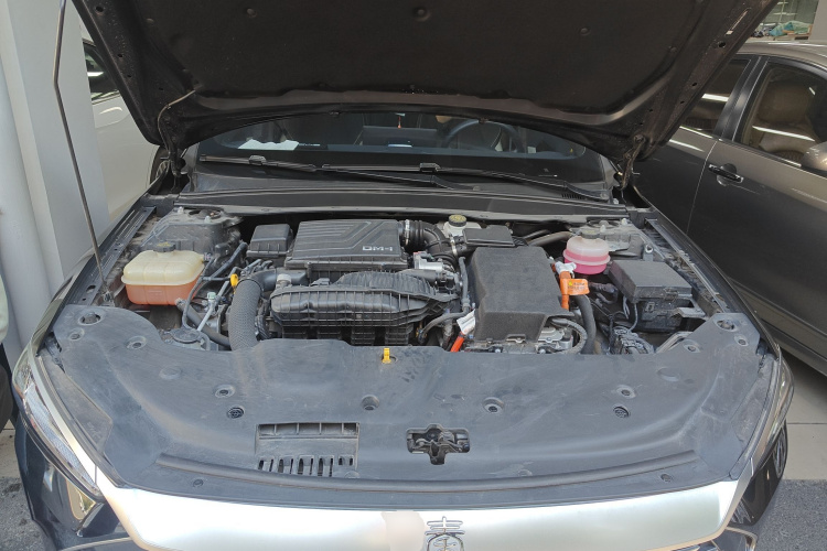 比亚迪 秦PLUS 2021款 DM-i 55KM 旗舰型机舱底盘24