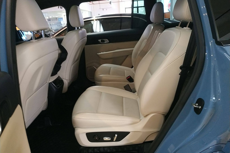 理想汽车 理想ONE 2021款 增程6座版中控内饰7004