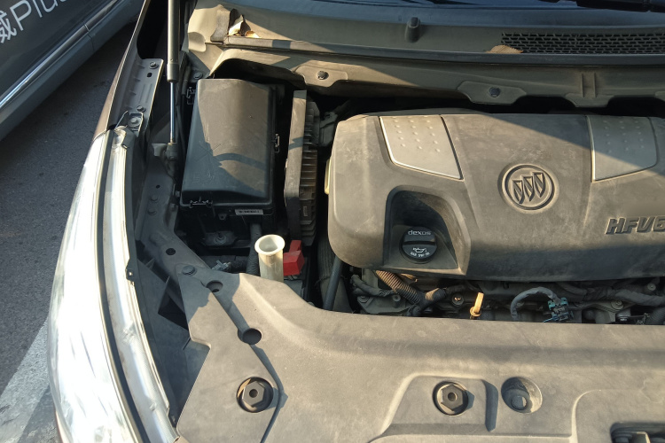 别克GL8 2014款 3.0L GT豪华商务豪雅版机舱底盘25