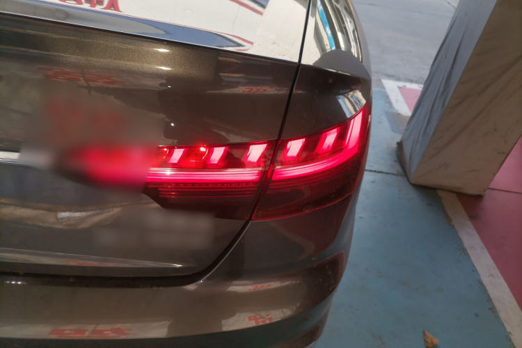 奥迪A4L 2020款 40 TFSI 豪华动感型车身外观9