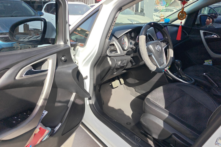 别克 英朗 2014款 XT 1.6L 自动时尚版中控内饰20