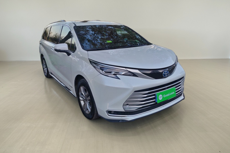 丰田 赛那SIENNA 2021款 2.5L混动 铂金版车身外观3