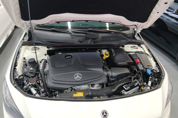 奔驰CLA 2017款 改款 CLA 200 动感型机舱底盘24