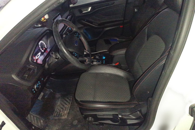 福特 福克斯 2020款 三厢 EcoBoost 180 自动ST Line局部细节19