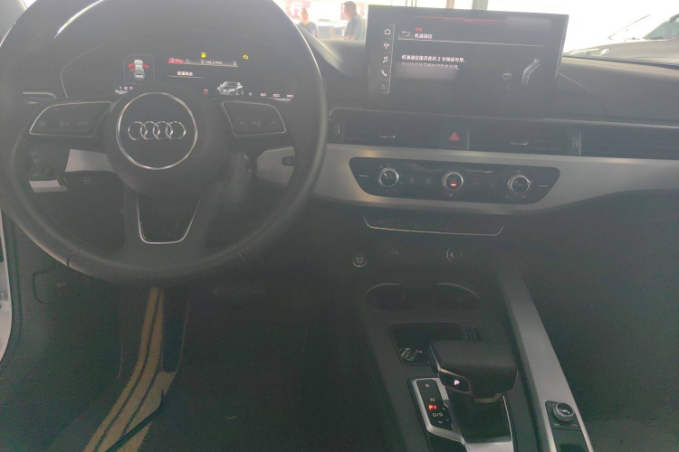奥迪A4L 2024款 40 TFSI 时尚动感型中控内饰12