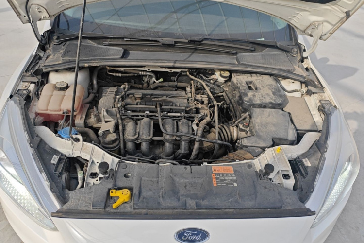 福特 福克斯 2017款 两厢 1.6L 自动风尚型智行版机舱底盘24