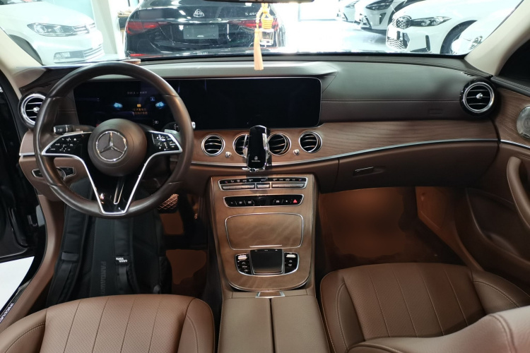 奔驰E级 2021款 改款 E 300 L 豪华型中控内饰12