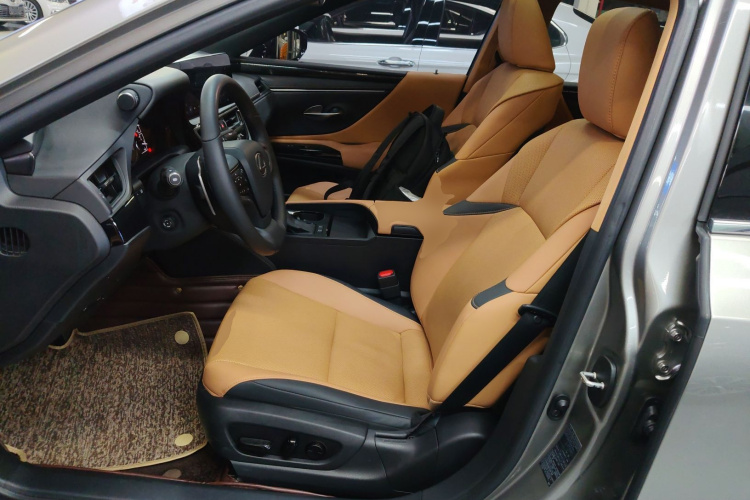 雷克萨斯ES 2023款 260 卓越版中控内饰19