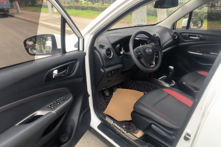 长安CS15 2016款 1.5L 手动时尚版中控内饰20