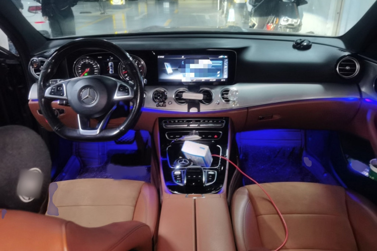 奔驰E级 2017款 改款 E 300 运动型中控内饰7002