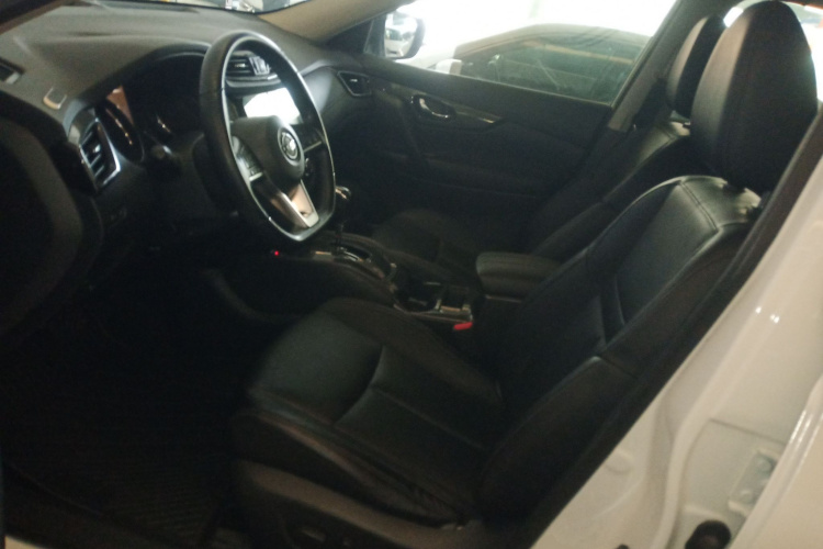 日产 奇骏 2020款 2.0L XL Premium CVT 2WD智联尊享版中控内饰19