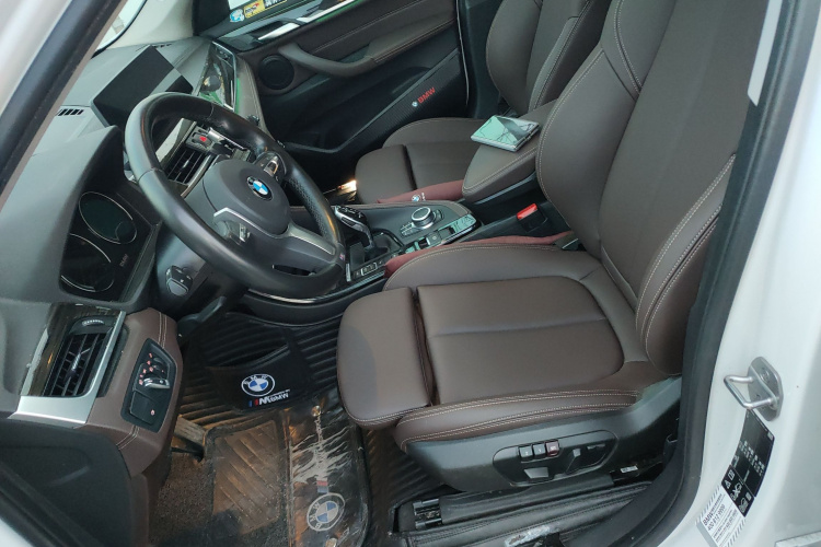 宝马X1 2020款 xDrive25Li 尊享型中控内饰19