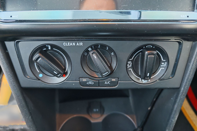 大众 Polo 2016款 1.4L 自动风尚型中控内饰7004