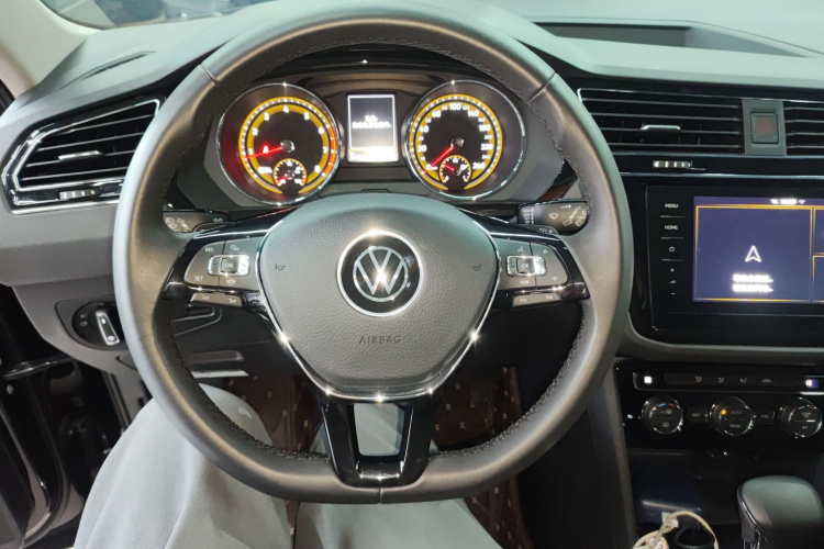 大众 途观L 2021款 330TSI 自动两驱智享版中控内饰13