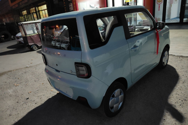 吉利银河 2024款 熊猫mini 200km 耐力熊车身外观7