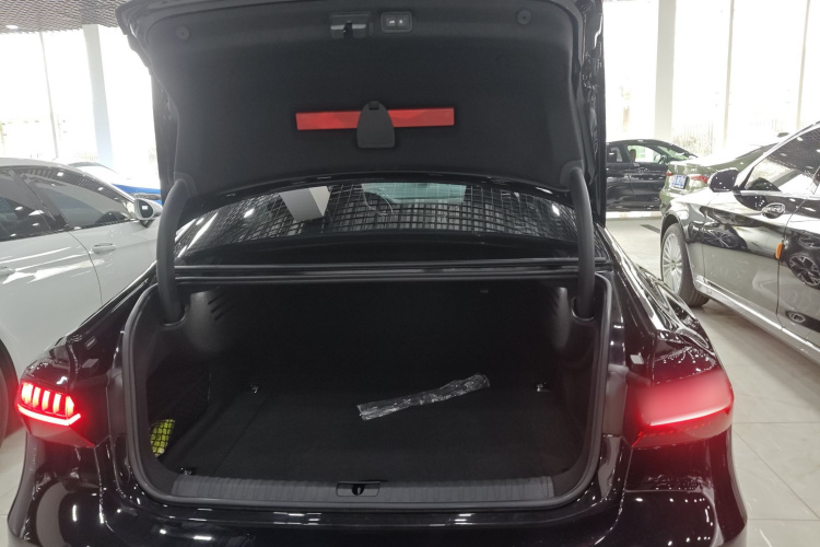 奥迪A7L 2024款 45 TFSI quattro 黑武士版机舱底盘23