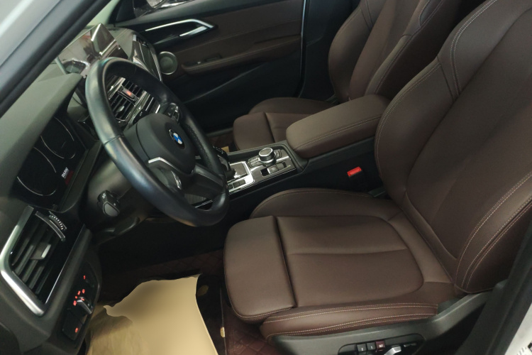 宝马1系 2023款 120i M运动曜夜版中控内饰19