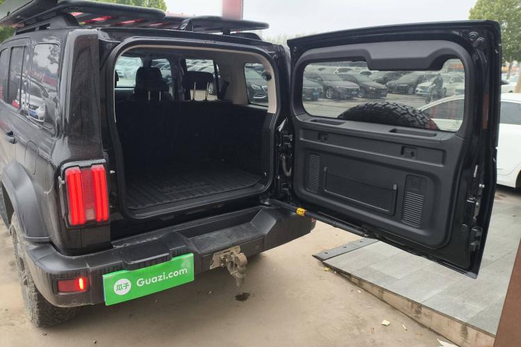 坦克300 2021款 越野版 2.0T 挑战者机舱底盘23