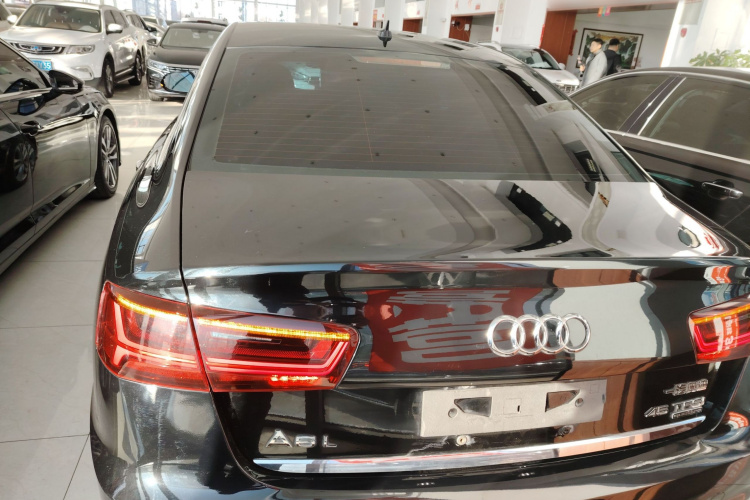 奥迪A6L 2018款 30周年年型 45 TFSI quattro 运动型车身外观6