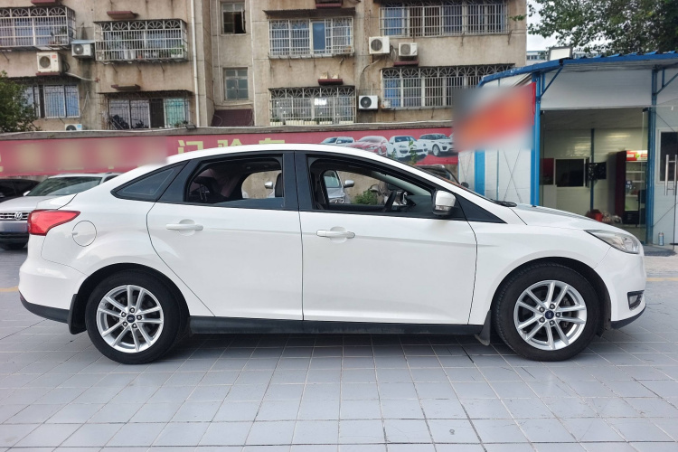 福特 福克斯 2015款 三厢 1.6L 自动风尚型车身外观6004