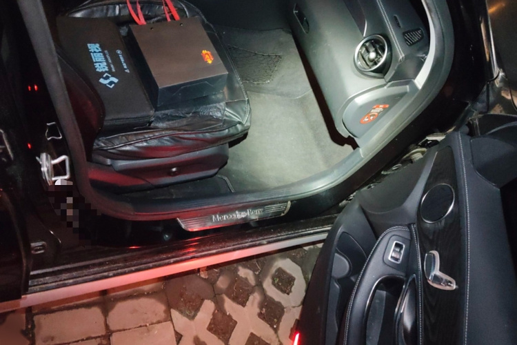 奔驰C级 2018款 C 180 L 时尚型运动版局部细节9005