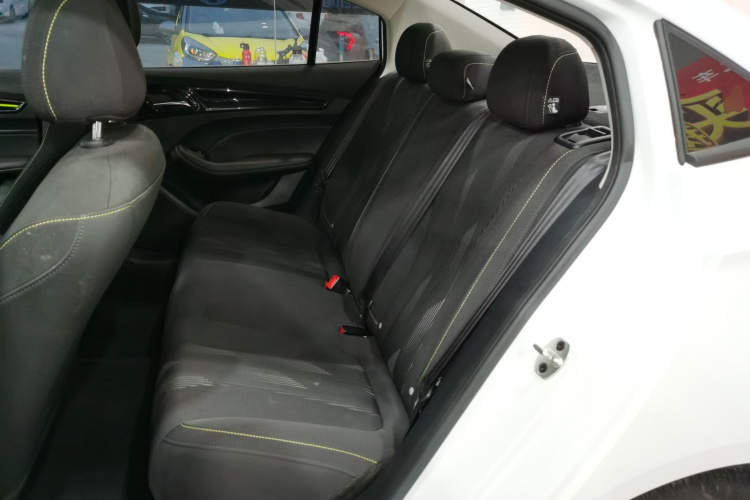 荣威i5 2021款 1.5L CVT铂金版中控内饰21