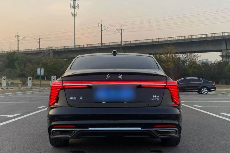 红旗H5 2023款 2.0T 自动智联旗畅版车身外观6002