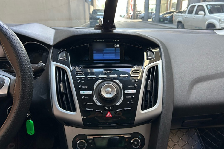 福特 福克斯 2012款 两厢 2.0L 自动豪华运动型中控内饰7003