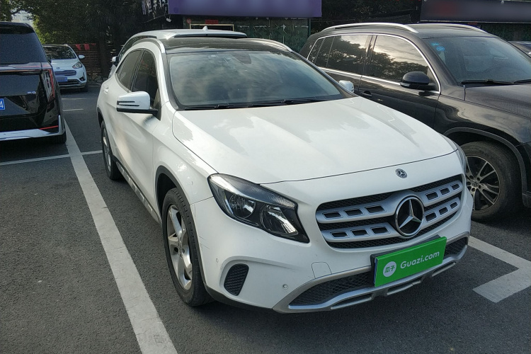 奔驰GLA 2019款 GLA 200 动感型车身外观3