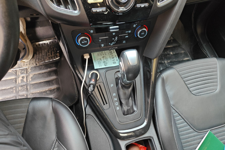 福特 福克斯 2015款 三厢 1.6L 自动风尚型局部细节18