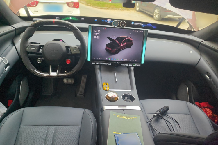 小米汽车 小米YU7 2025款 超长续航高性能四驱Max版中控内饰7002