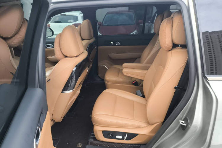 理想汽车 理想ONE 2021款 增程6座版中控内饰7004