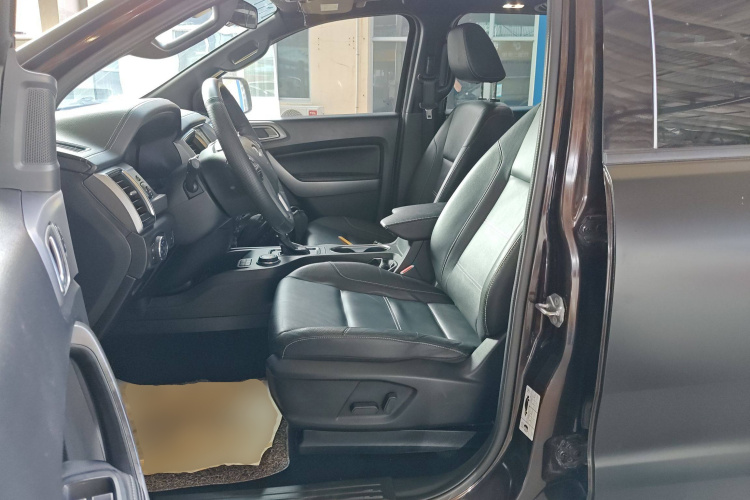 福特 撼路者 2017款 2.0T 汽油自动四驱豪华版 5座中控内饰19