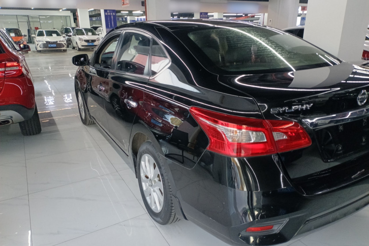 日产 轩逸 2018款 1.6XV CVT尊享版车身外观4