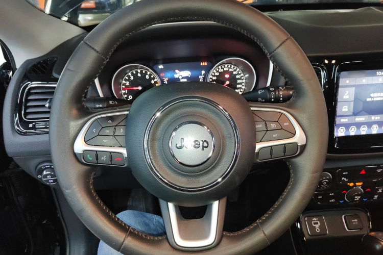 Jeep 指南者 2020款 220T 自动精英版局部细节13